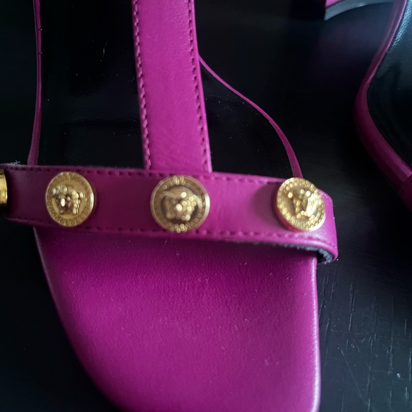Brand New Never Worn Authentic Versace  Pink Leather Studded Accents T-strap. - Picture 6 of 8